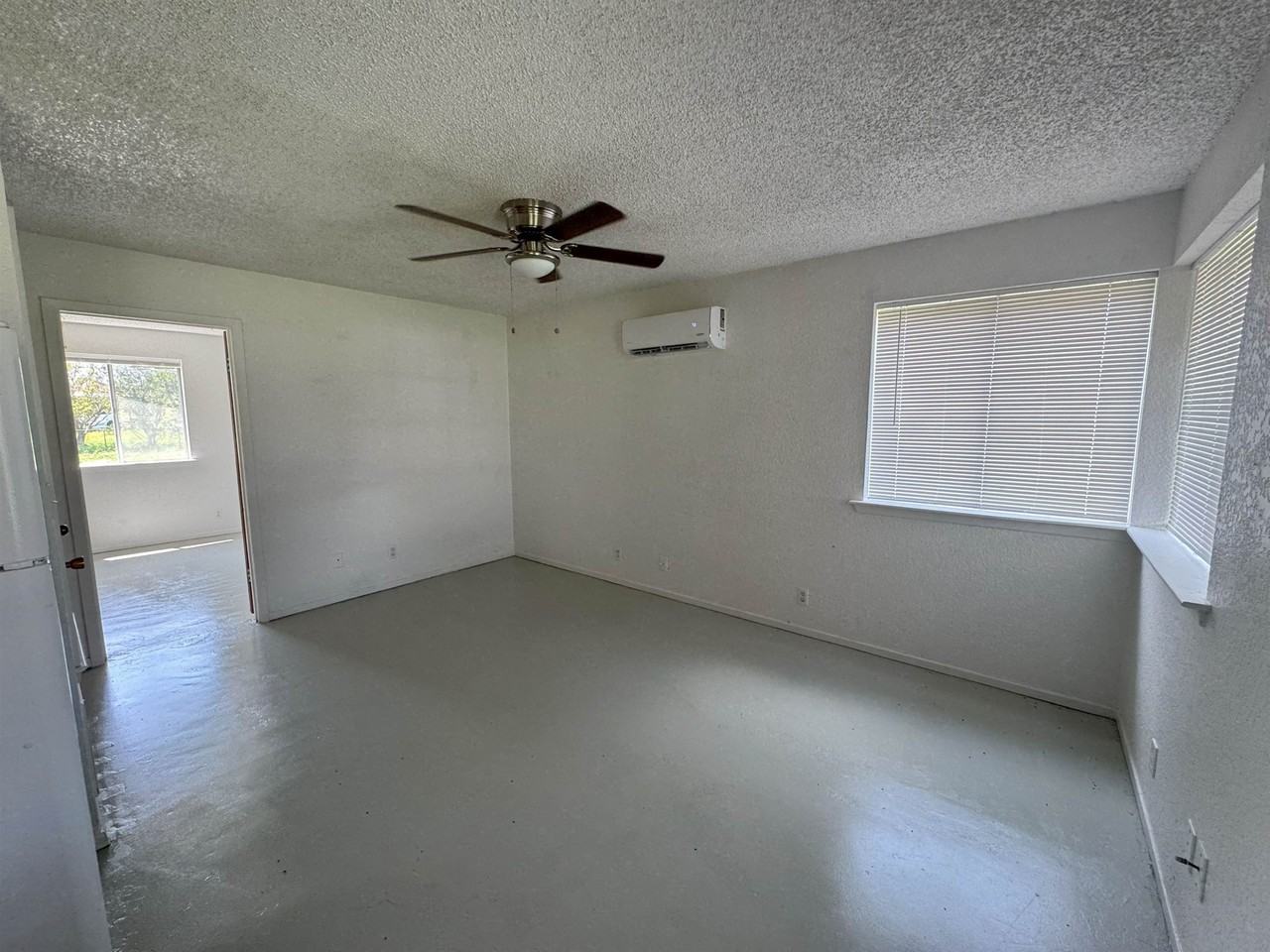 109 Logan Dr - Photo 5 of 14