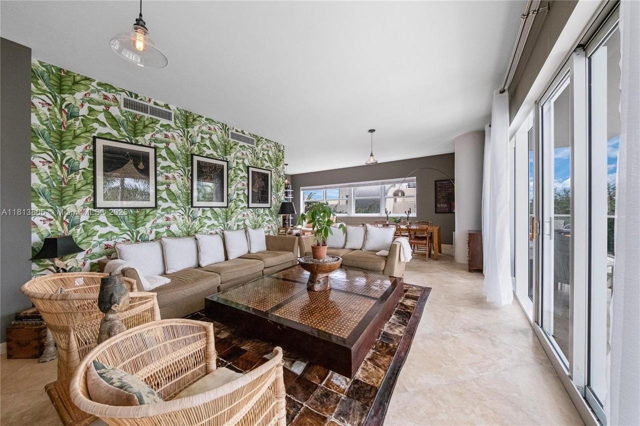 6103 Aqua Ave #406 - Photo 4 of 25