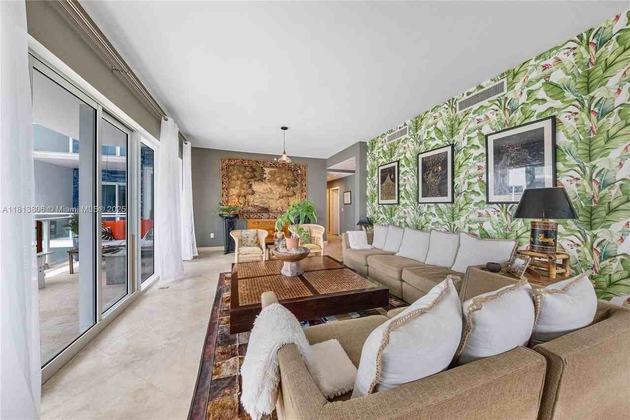 6103 Aqua Ave #406 - Photo 6 of 25