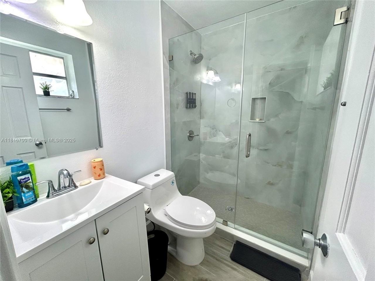 5726 Sw 20th St - Photo 3 of 12