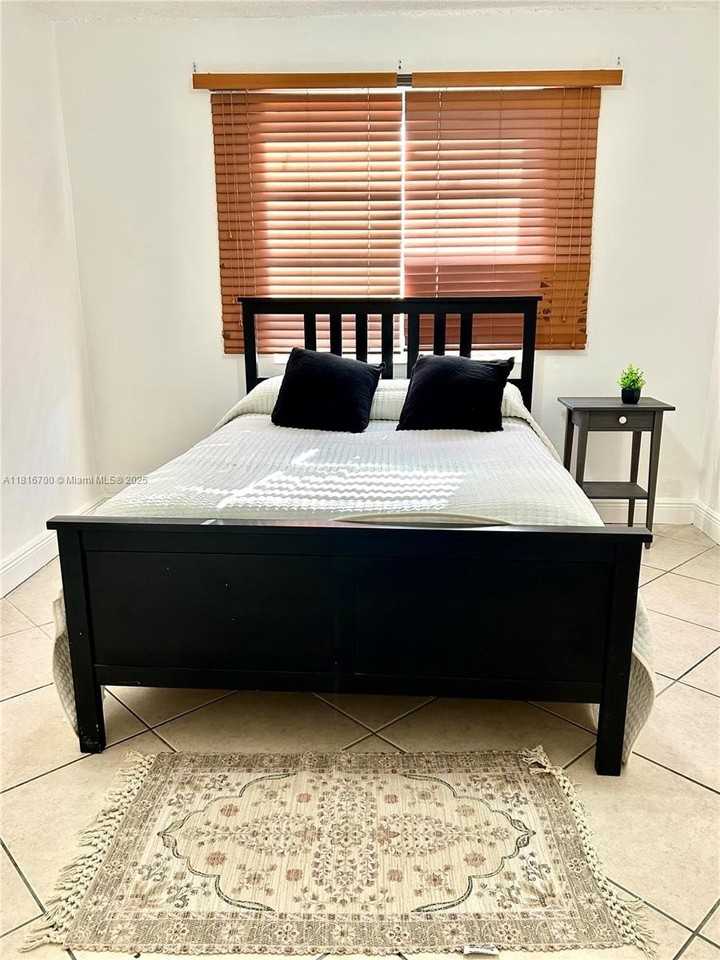 5726 Sw 20th St - Photo 6 of 12