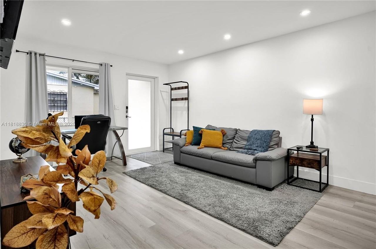 300 Nw 82nd Ter - Photo 3 of 12