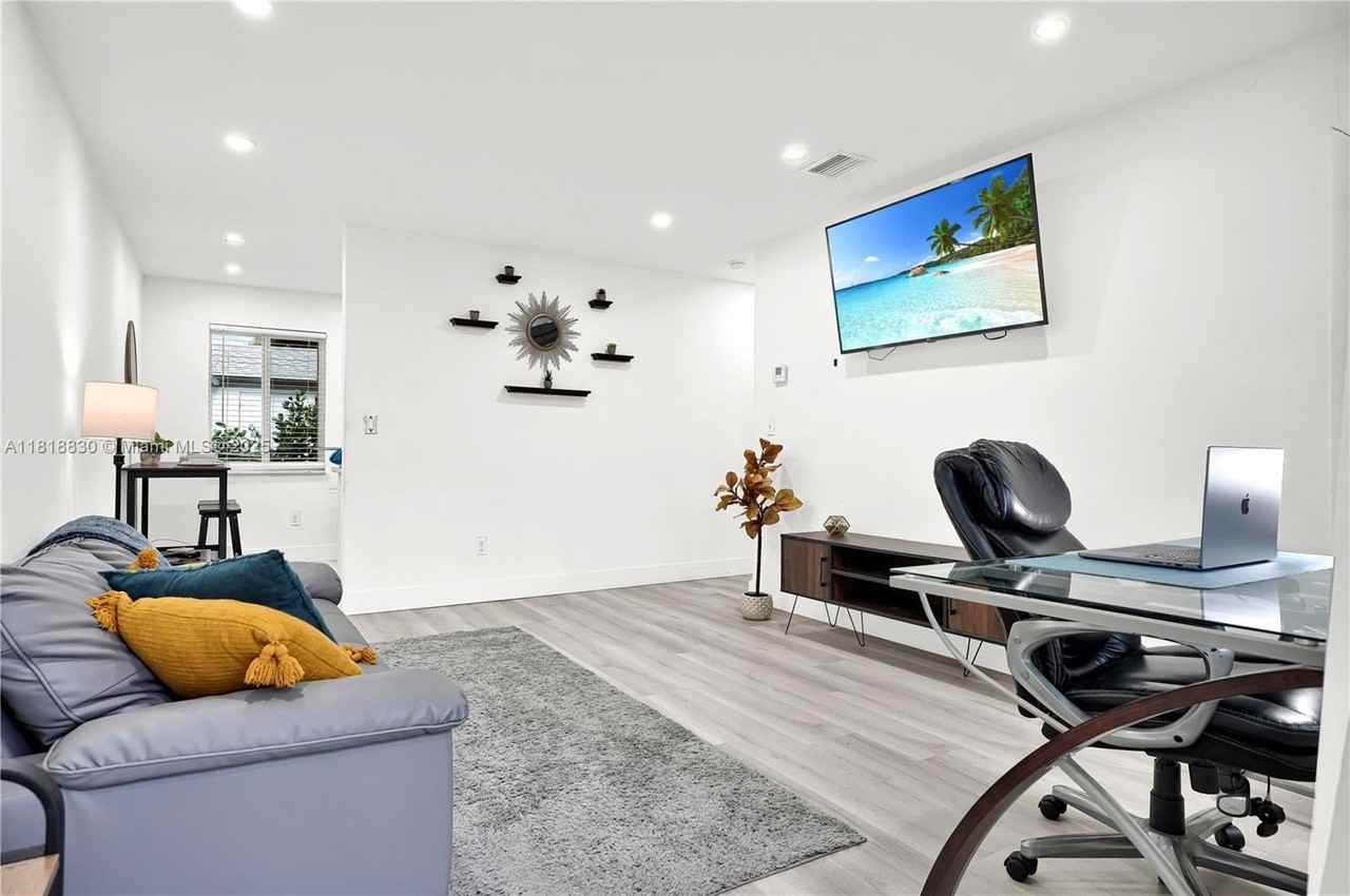 300 Nw 82nd Ter - Photo 4 of 12