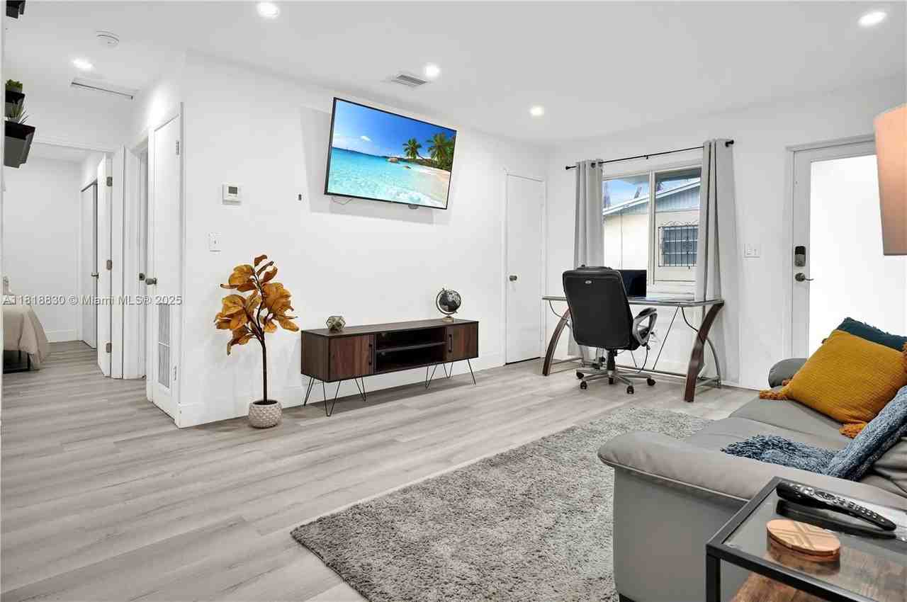 300 Nw 82nd Ter - Photo 5 of 12