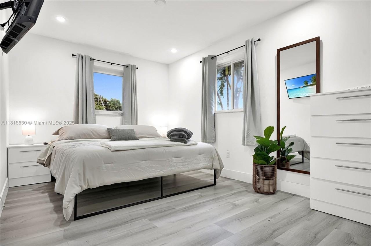 300 Nw 82nd Ter - Photo 6 of 12