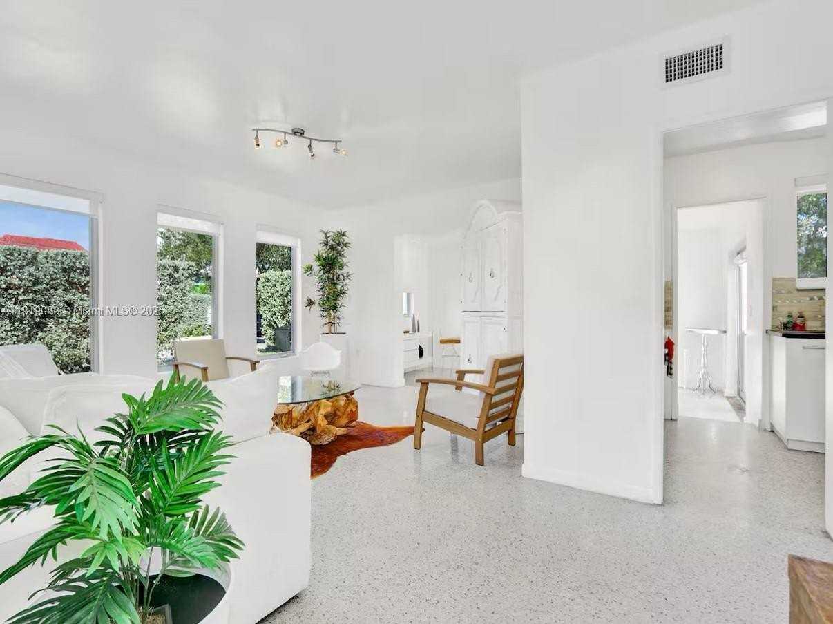 7537 W Treasure Dr - Photo 2 of 21