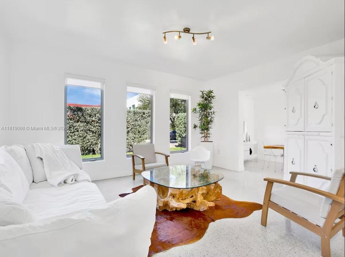 7537 W Treasure Dr - Photo 3 of 21