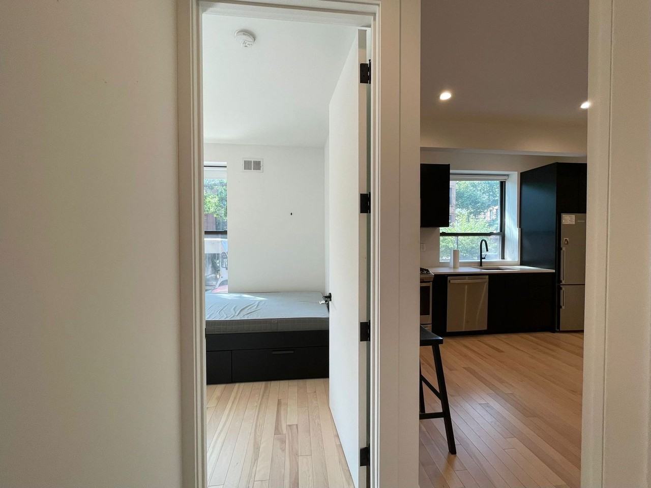 527 Monroe St #1C - Photo 7 of 8