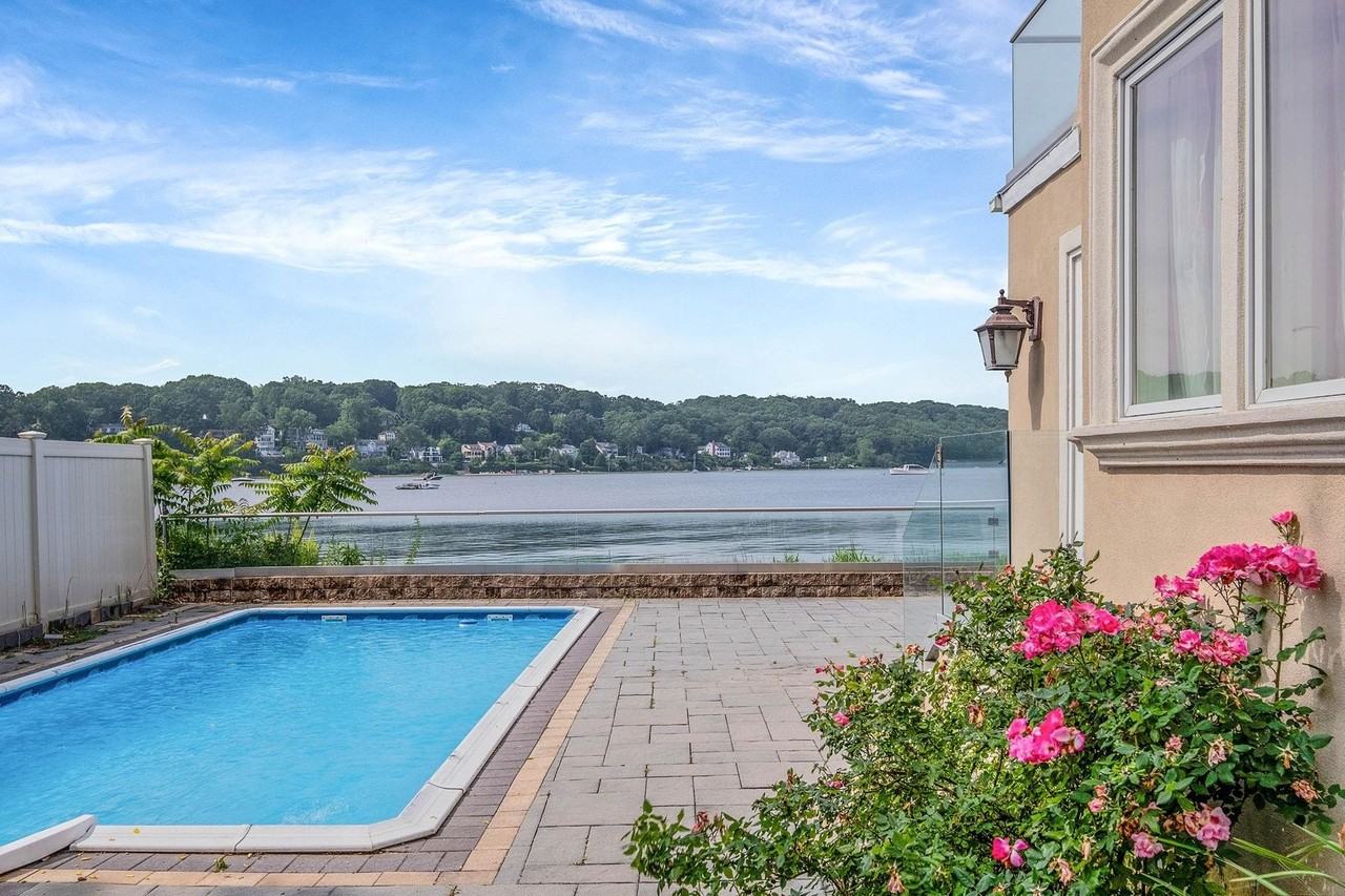 18 Deans Ln - Photo 3 of 50