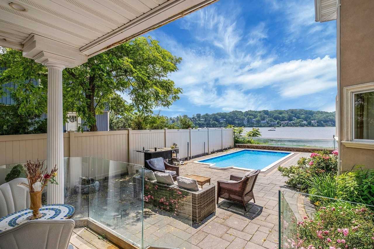 18 Deans Ln - Photo 5 of 50