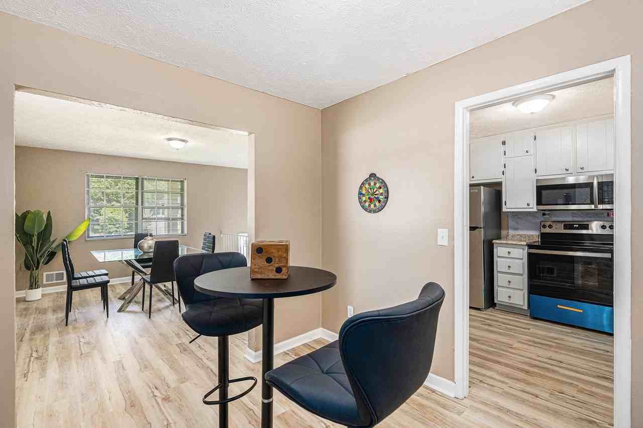 Windsor Ct - Photo 4 of 11