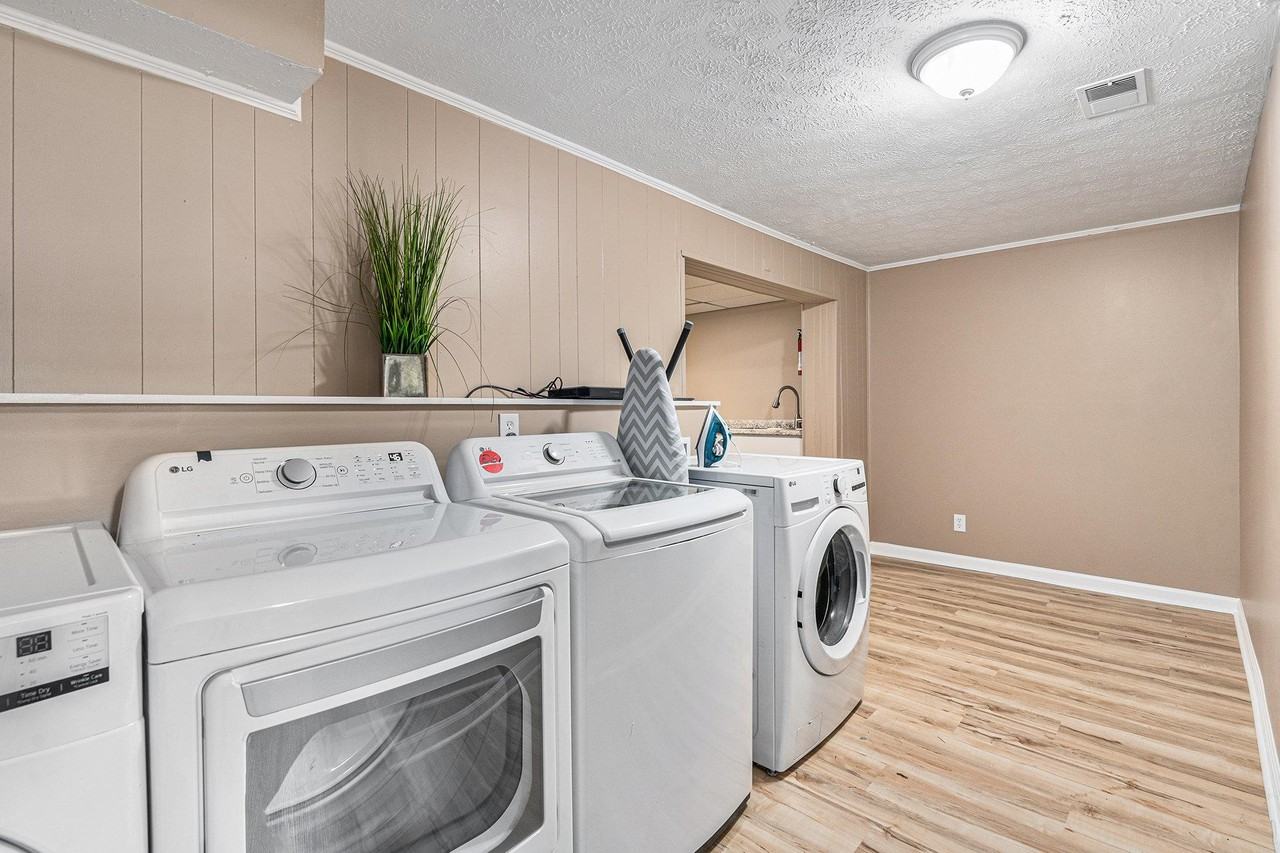 Windsor Ct - Photo 5 of 11