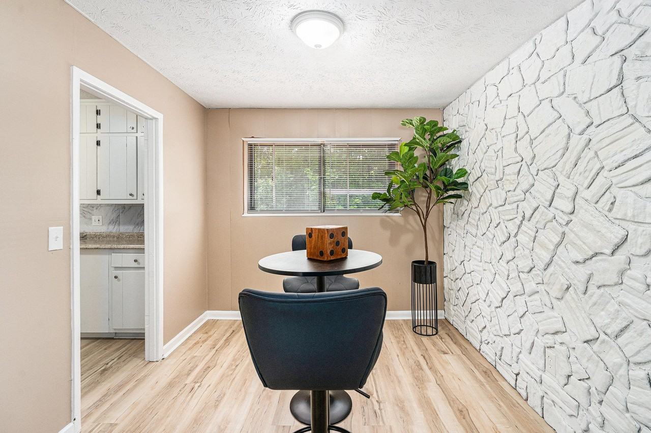 Windsor Ct - Photo 6 of 11