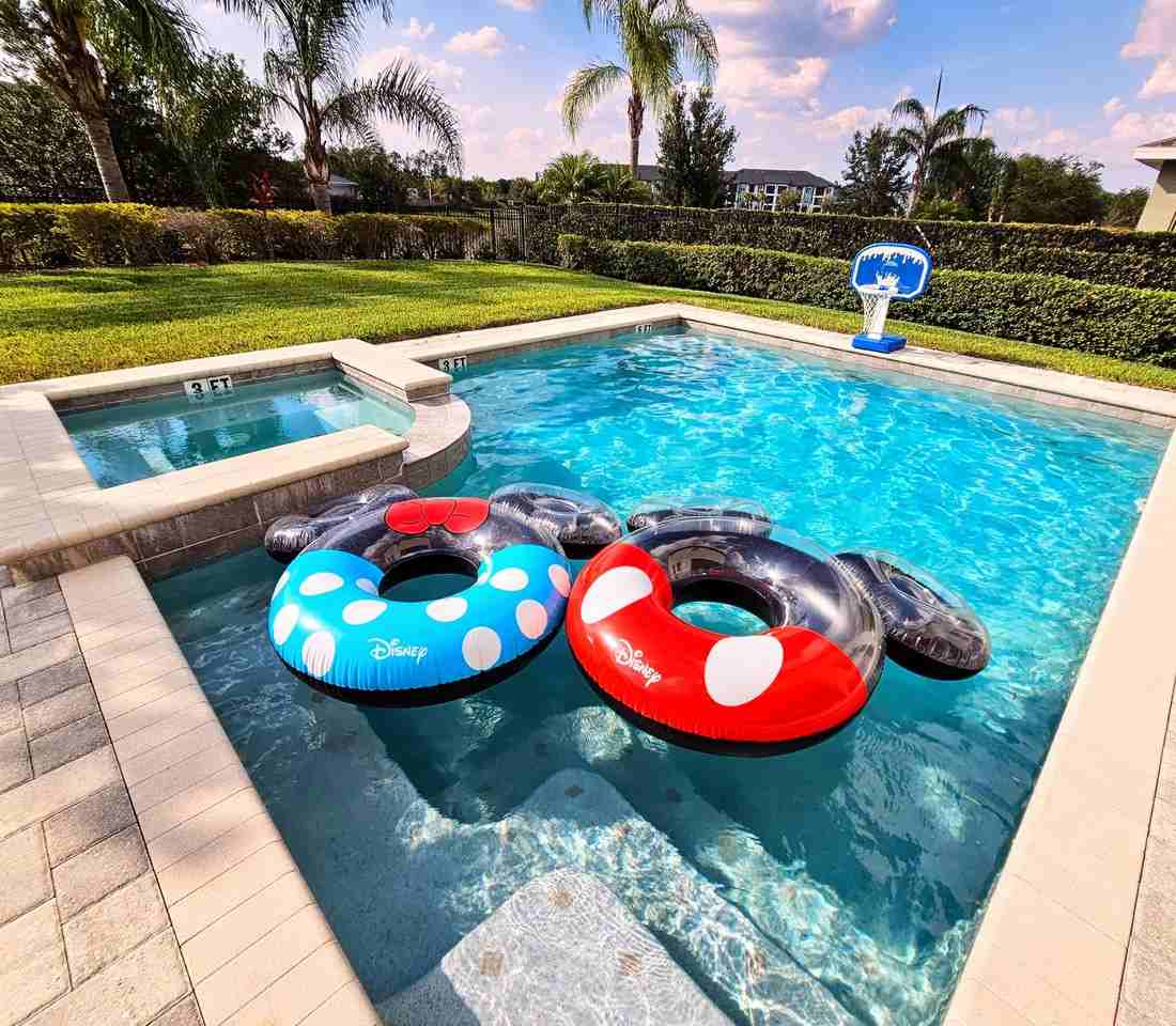 Fairfax Dr - Photo 3 of 17