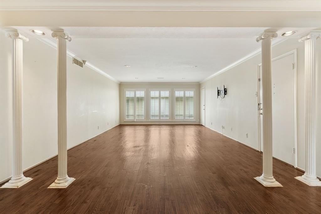 6367 Diamond Head Cir #D - Photo 4 of 26