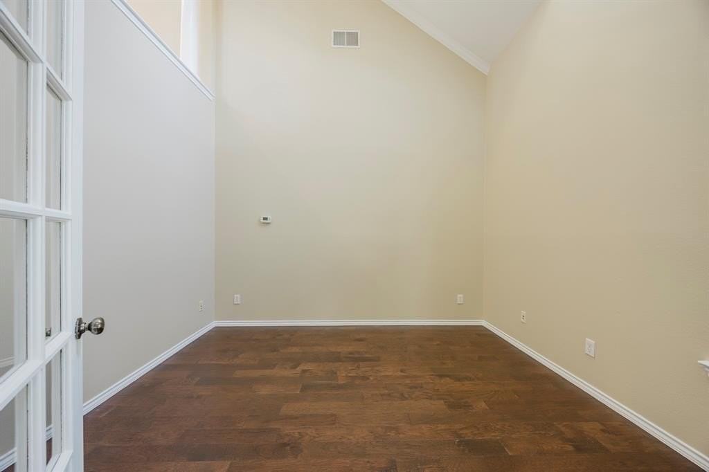 2739 Middleton Dr - Photo 4 of 32