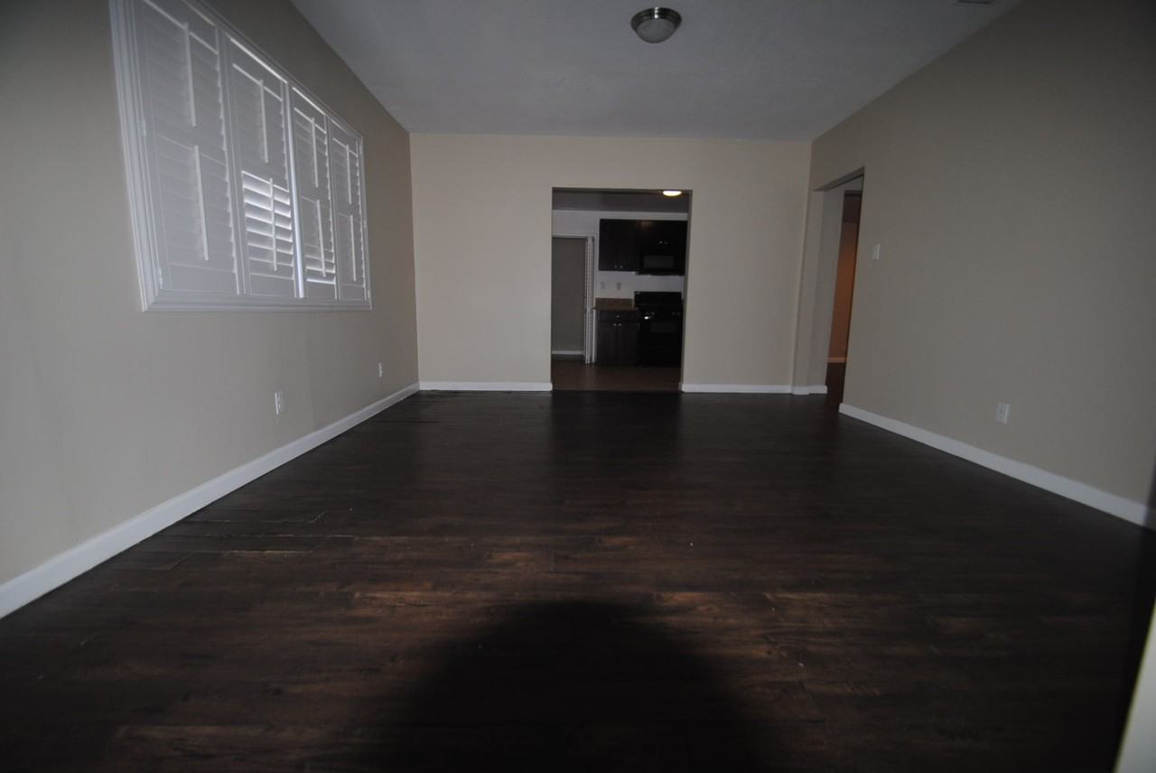 12705 Berendo Ave - Photo 3 of 12