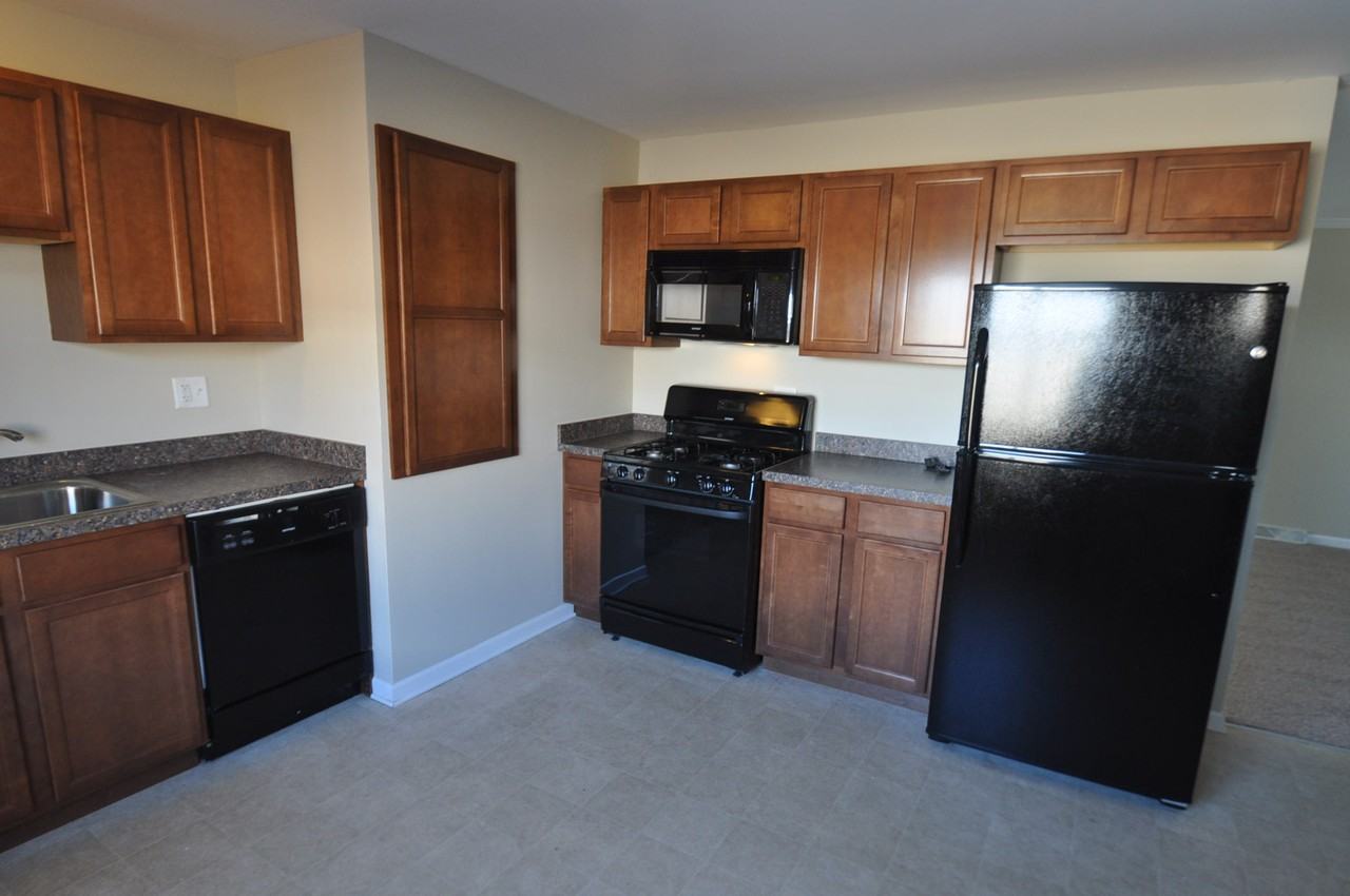 16434 Terry Ct - Photo 2 of 11