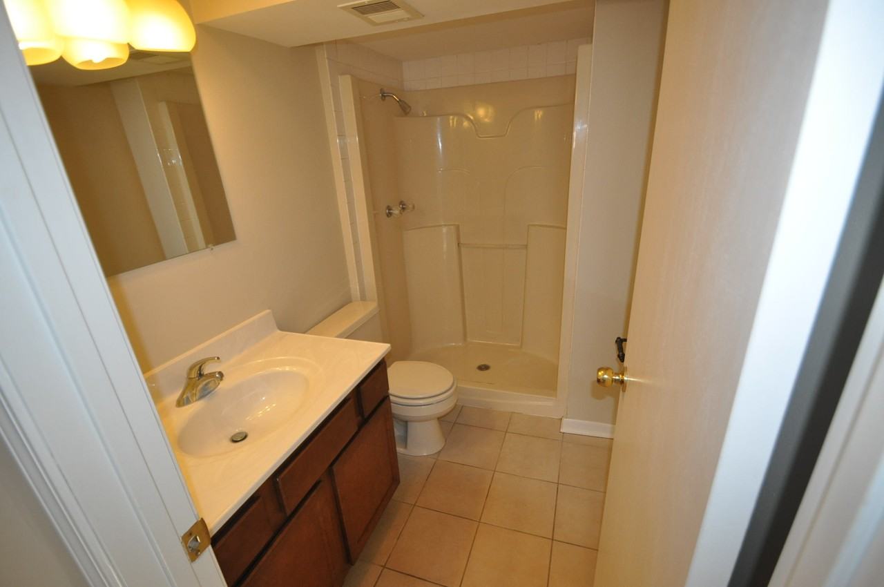 16434 Terry Ct - Photo 3 of 11