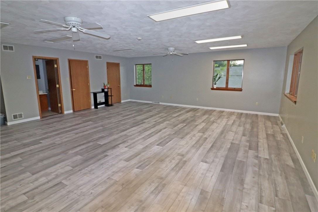 820 S Main St - Photo 2 of 6