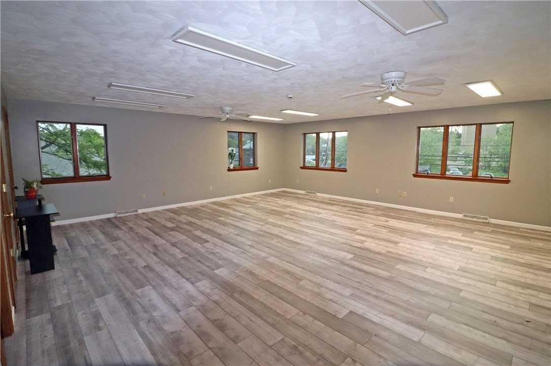 820 S Main St - Photo 4 of 6