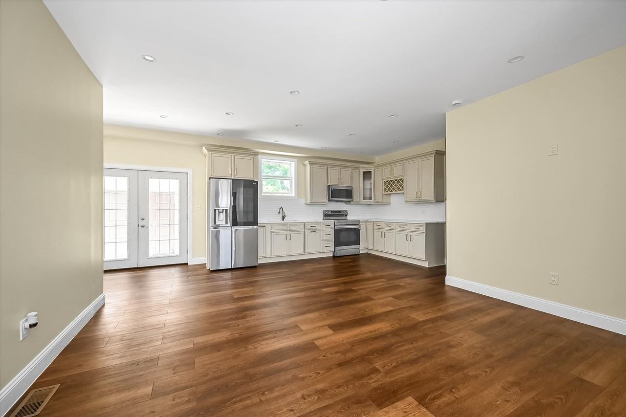 14949 Hawtree St - Photo 2 of 17