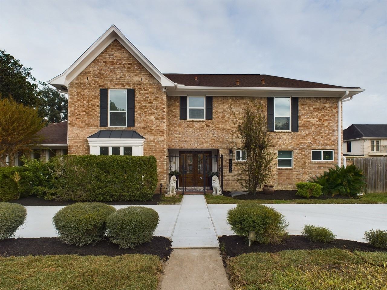 7702 Antoine Dr - Photo 2 of 50