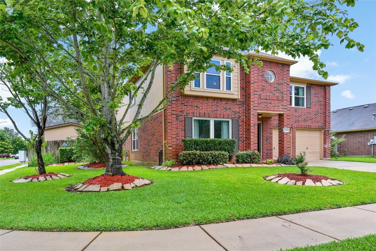 2201 Ames St - Photo 2 of 38