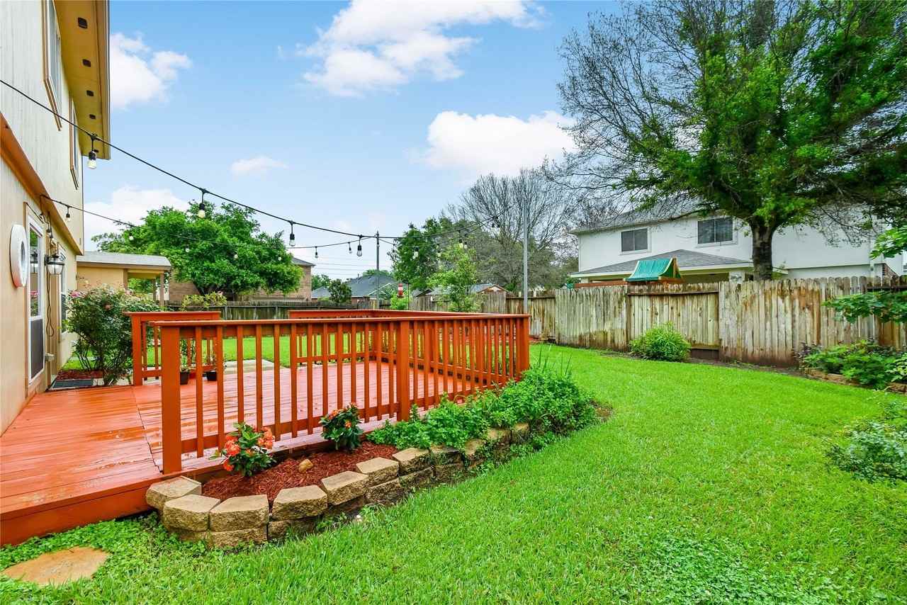 2201 Ames St - Photo 4 of 38