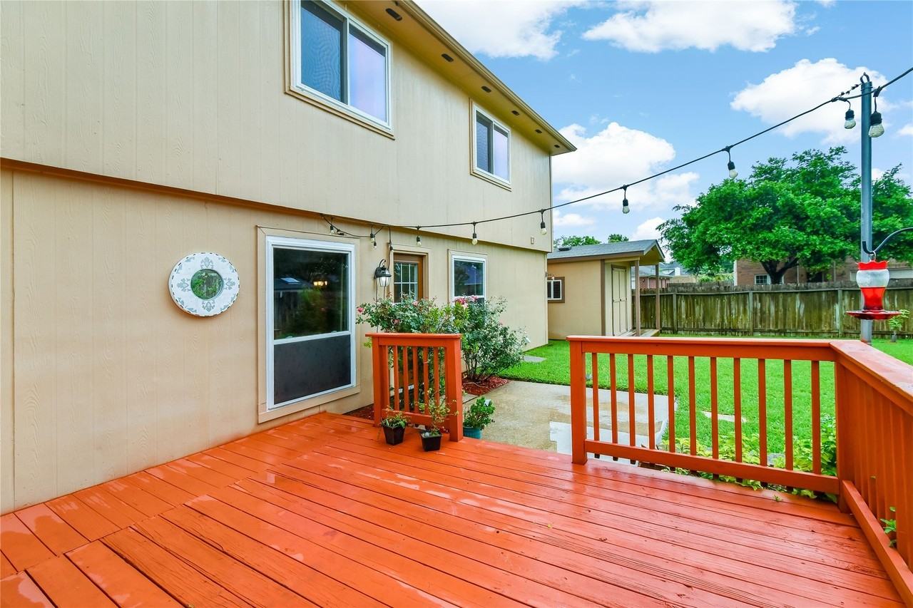 2201 Ames St - Photo 5 of 38