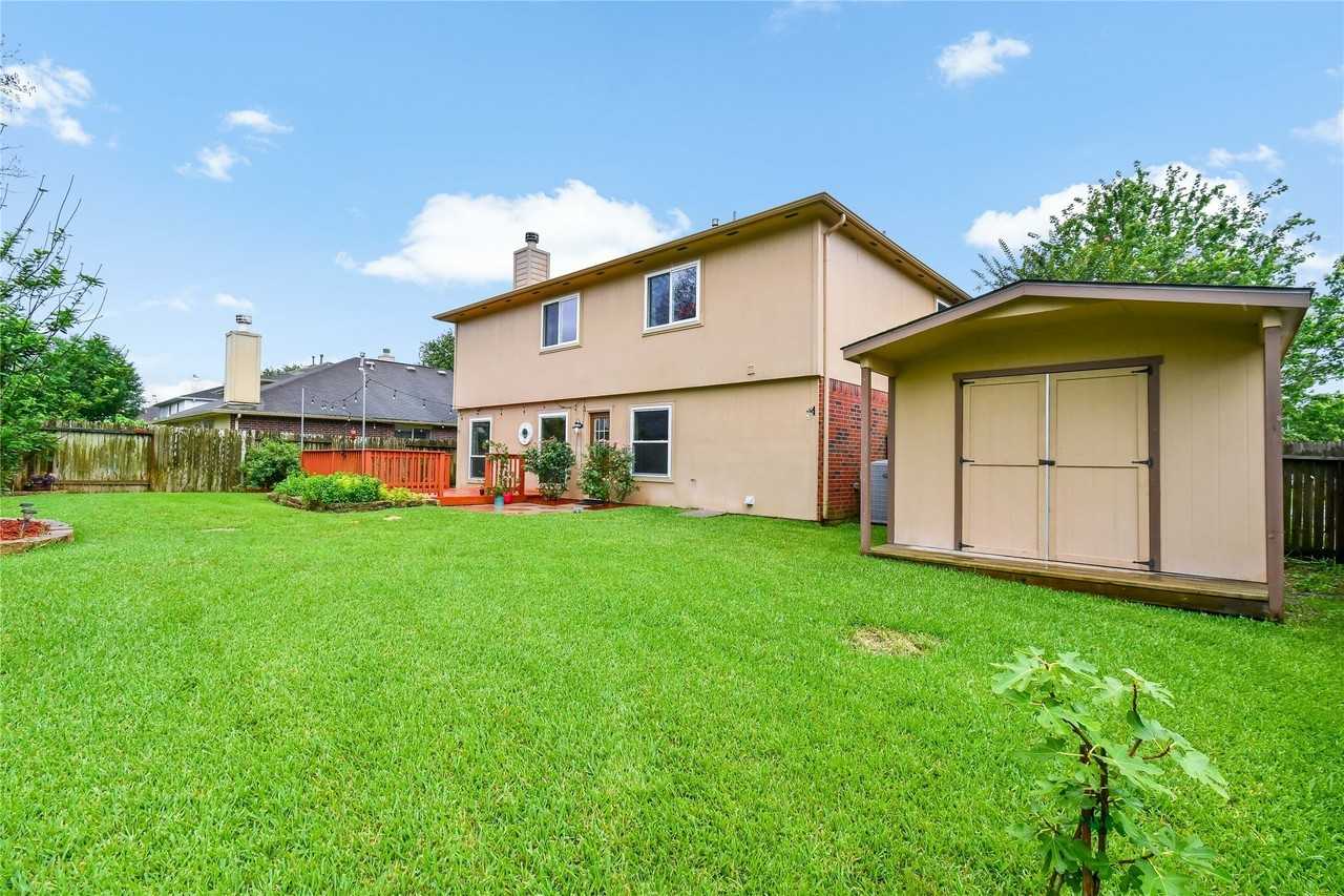 2201 Ames St - Photo 6 of 38