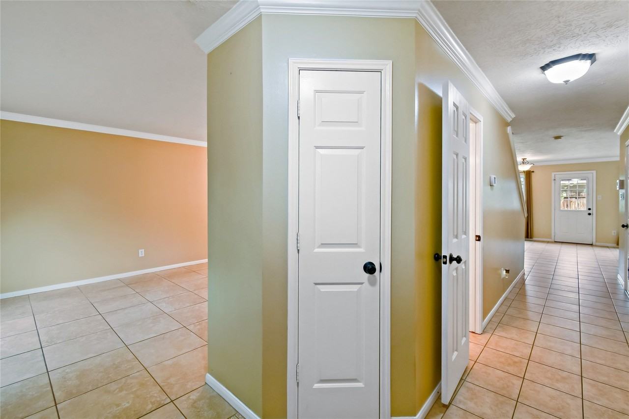 2201 Ames St - Photo 7 of 38