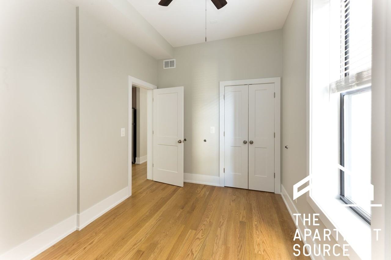 3525 N Wilton Ave #1F - Photo 3 of 7