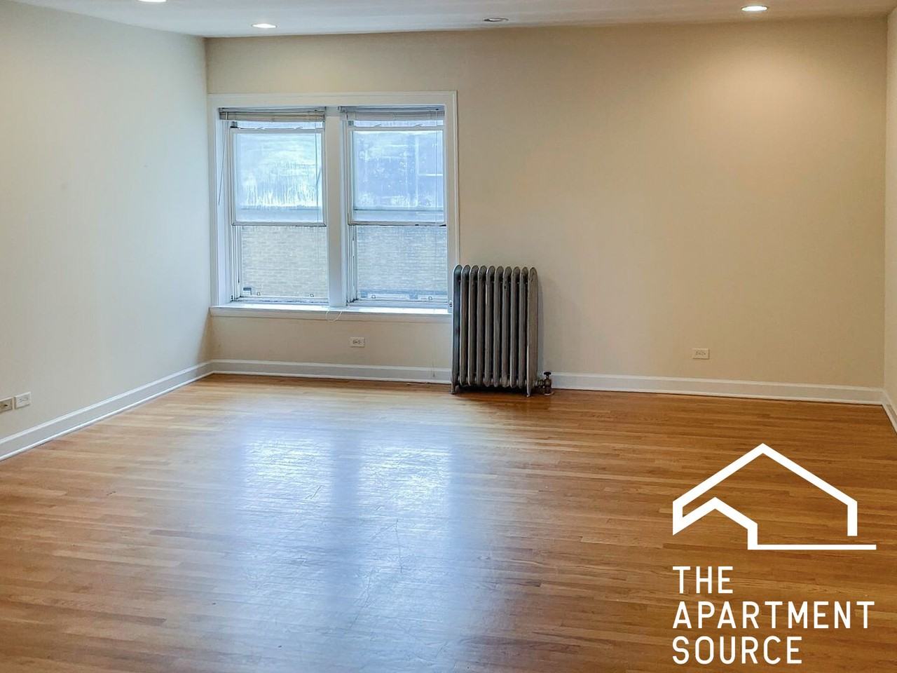 3922 N Pine Grove Ave #3 - Photo 2 of 12
