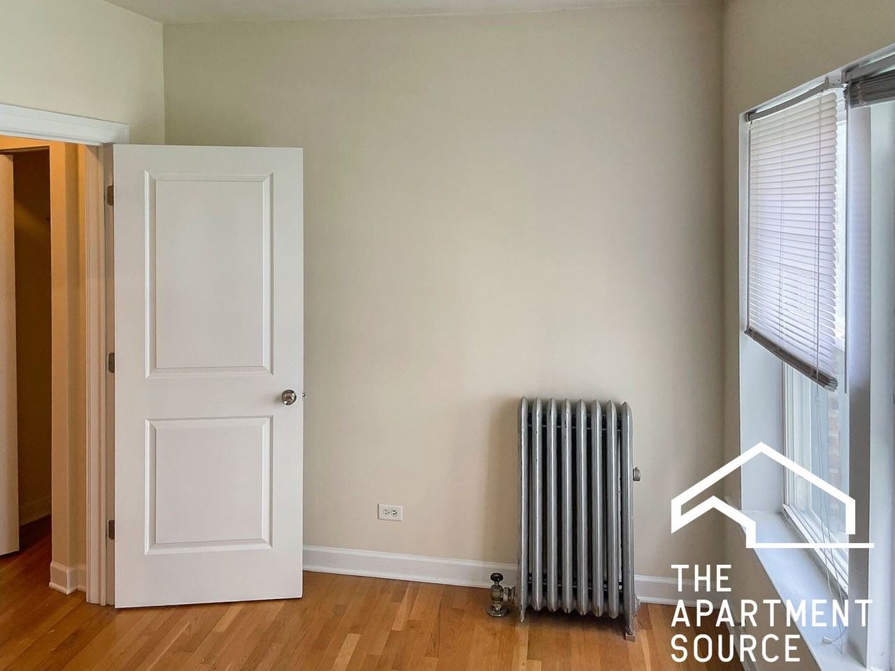 3922 N Pine Grove Ave #3 - Photo 3 of 12