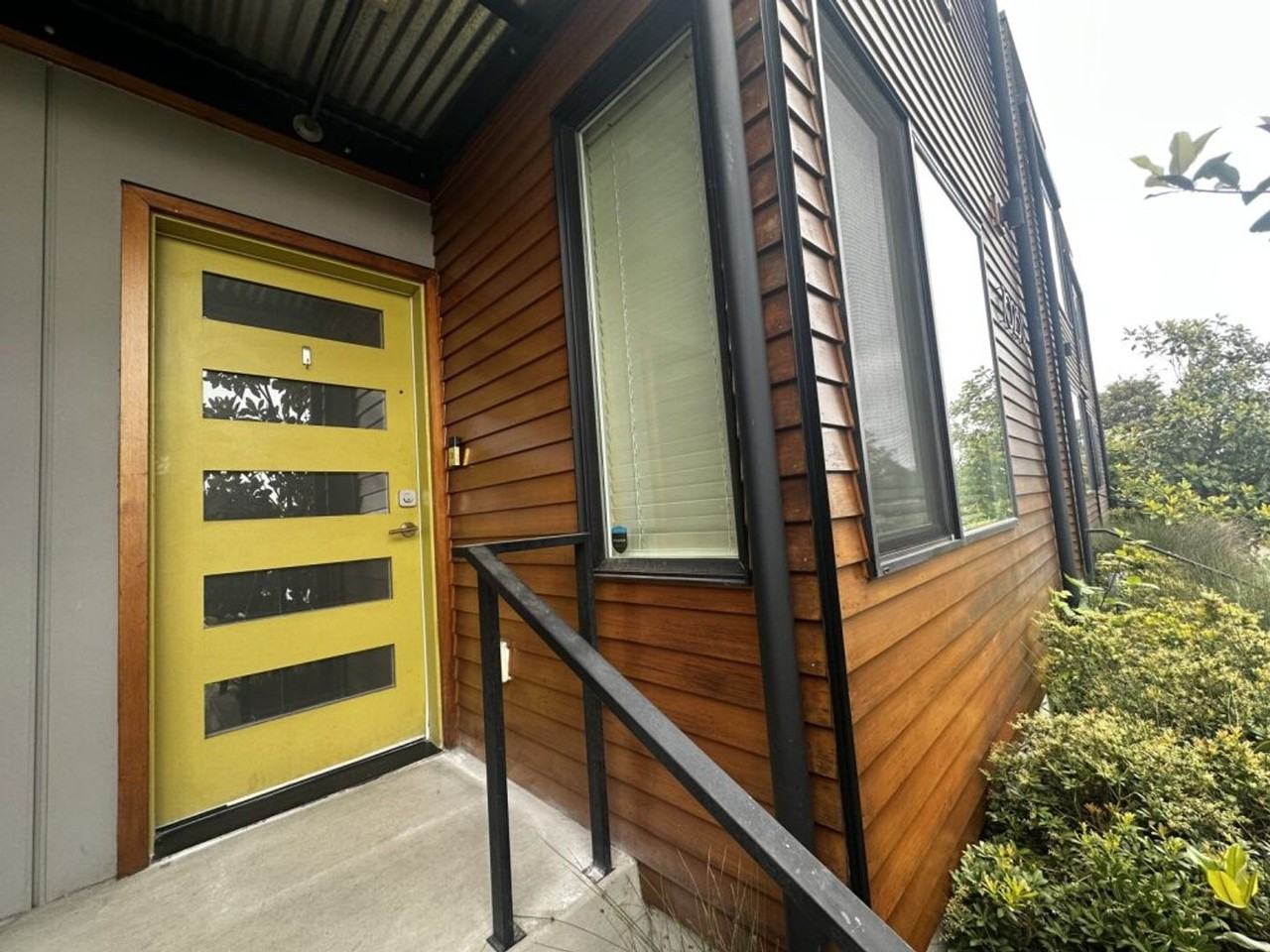 7023 35th Ave Ne #B - Photo 3 of 34