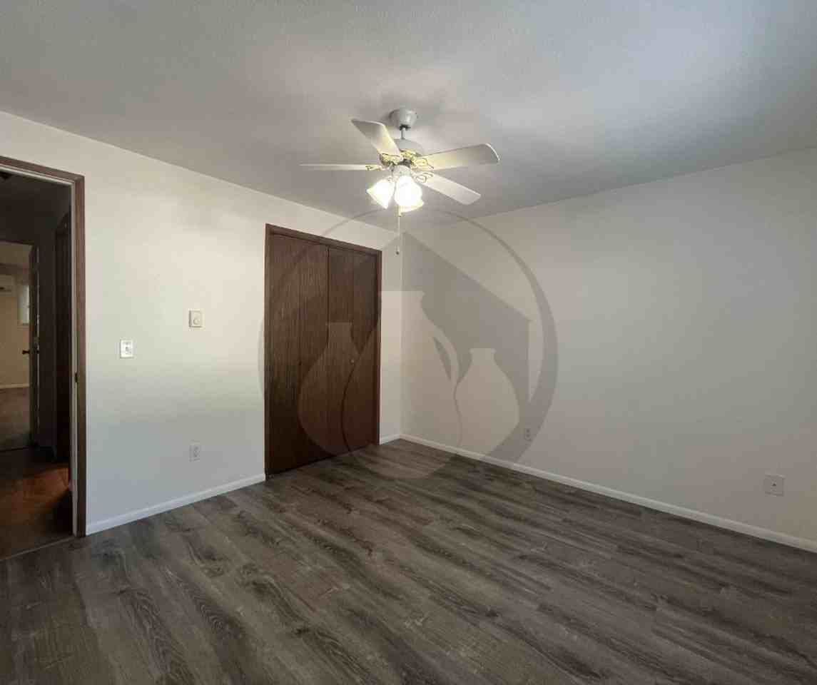 601 32nd Ave Se - Photo 7 of 11