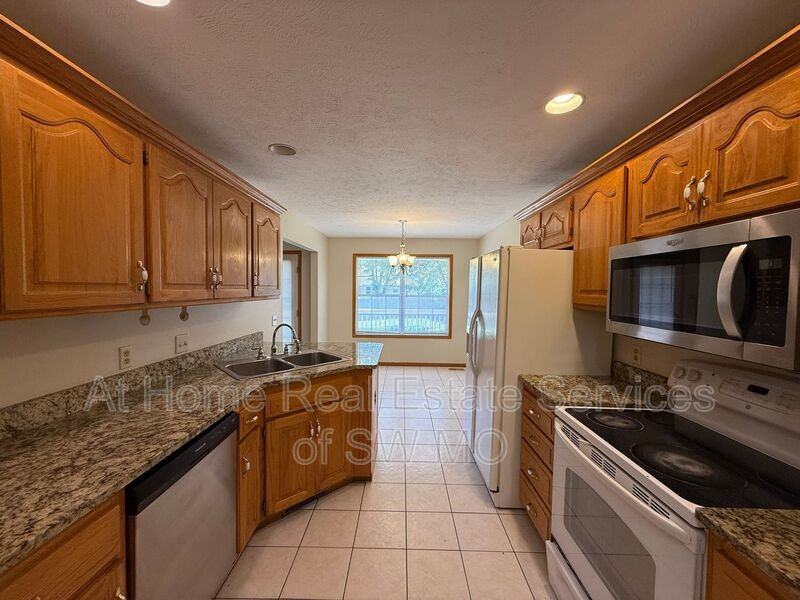 4338 S York Ave - Photo 3 of 14