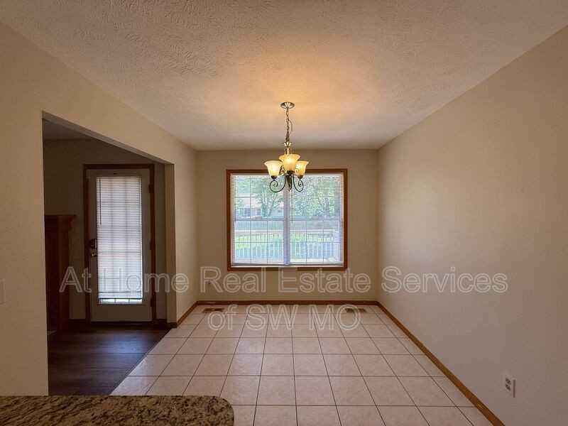 4338 S York Ave - Photo 4 of 14