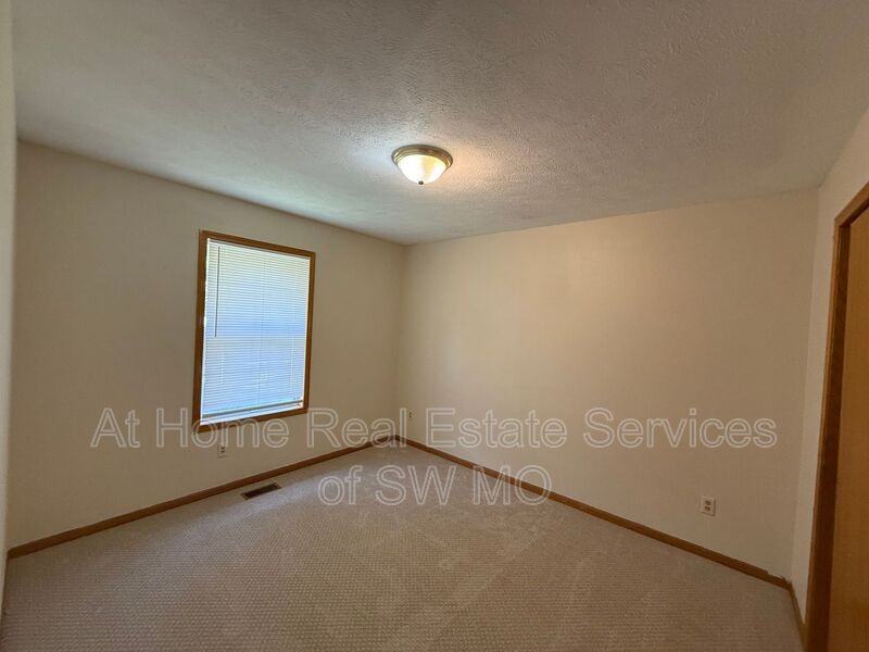 4338 S York Ave - Photo 7 of 14