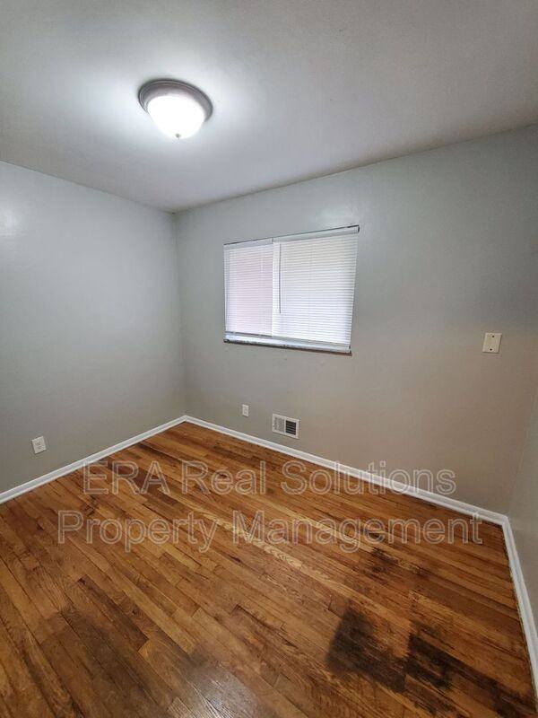 1494 Selkirk Rd - Photo 3 of 25