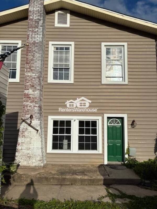 1011 Main St #B - Photo 2 of 10