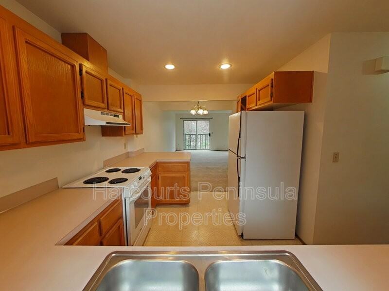 199 Smith St - Photo 3 of 16