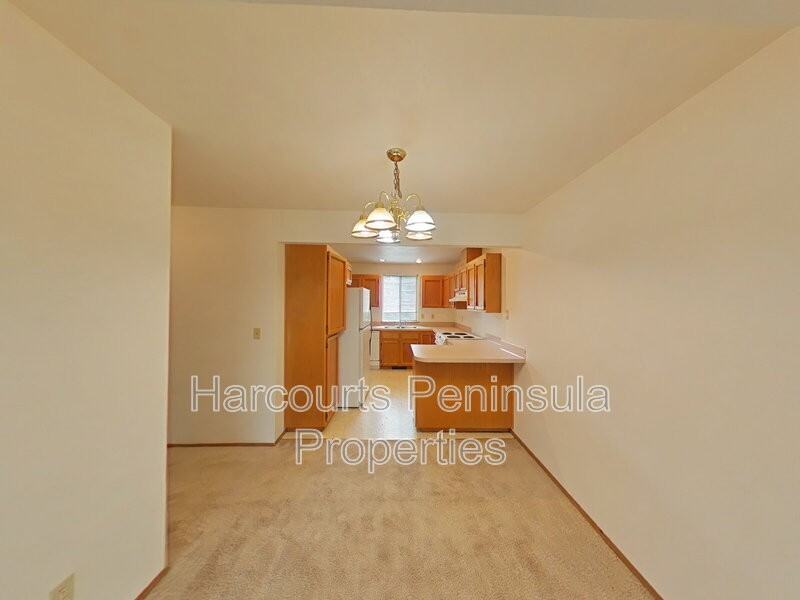 199 Smith St - Photo 4 of 16