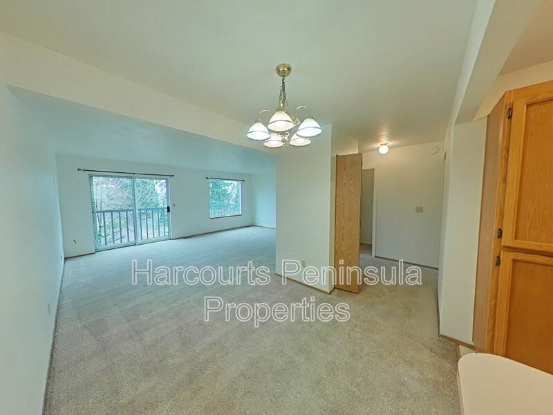 199 Smith St - Photo 5 of 16