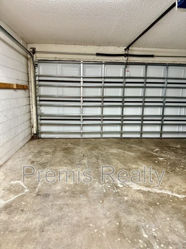 2941 Bough Ave - Photo 4 of 27