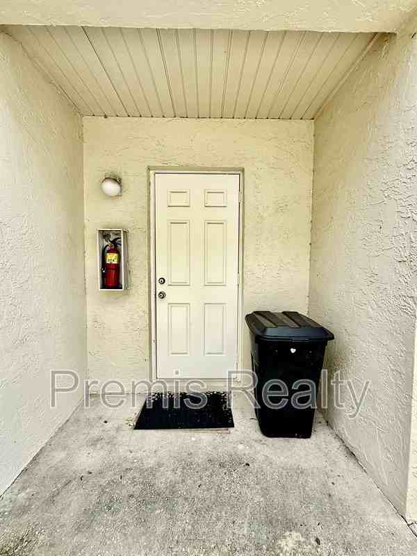 2941 Bough Ave - Photo 3 of 27