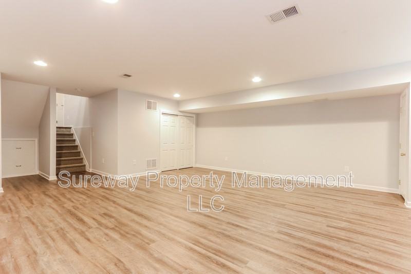 19 Ocean Breeze Ct - Photo 3 of 20