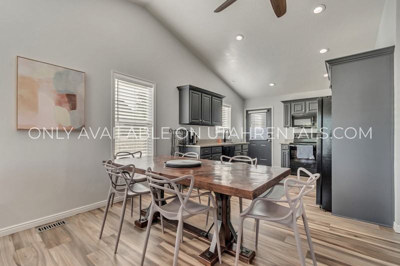 232 Wn - Photo 2 of 32