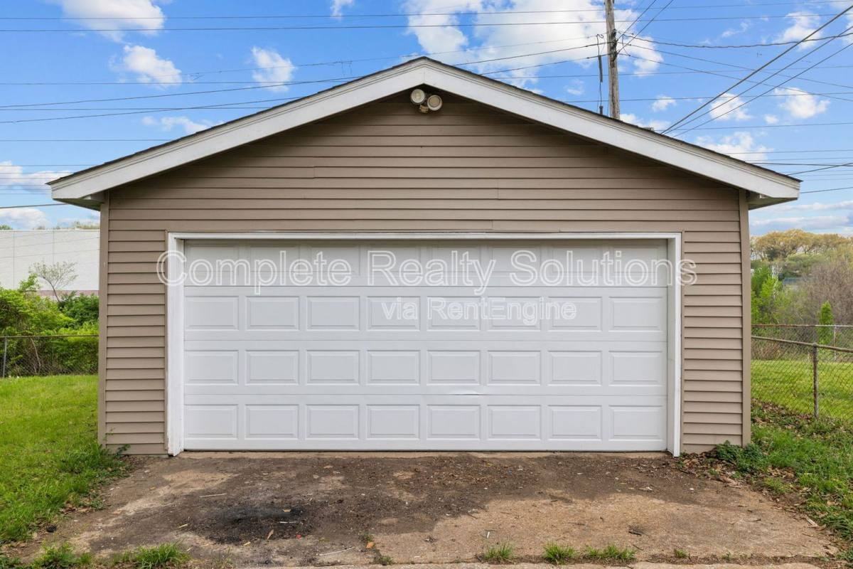 3429 Ranch Ln - Photo 3 of 10